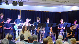 Die Big Band leitete den Abend ein.