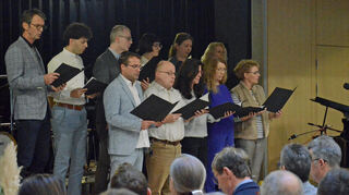 Der Lehrerchor sang ein auf das GTO umgeschriebenes Lied.