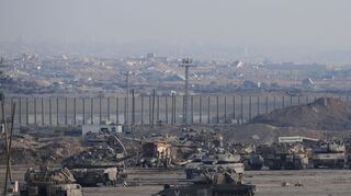 Panzer und anderes Militärgerät befeuern die Klimakrise - doch ihre Emissionen müssen nicht gemeldet werden.