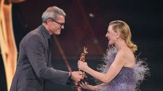 Auch wenn sie ihn nicht verstand, dankte Blanchett Götz Otto für die netten Worte.