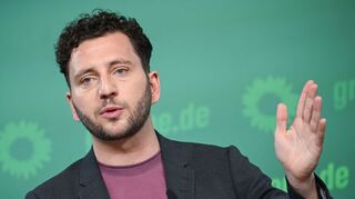 Mutlos findet Grünen-Chef Banaszak das schwarz-rote Bündnis.