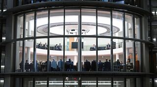 Die Sitzung dauerte bis zum frühen Morgen.