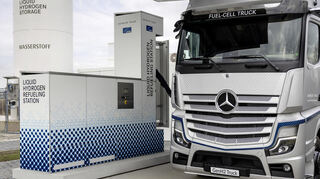 Die Flüssigwasserstoff-Tankstelle am Mercedes-Benz-Werk Wörth. Das Betanken eines GenH2 Trucks dauert in etwa genauso lange wie bei einem Diesel-Modell. Also zwischen zehn und 15 Minuten.