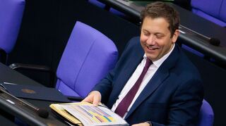 Finanzinister Lars Klingbeil (SPD) bringt bald seinen zweiten Haushalt ins Ziel.