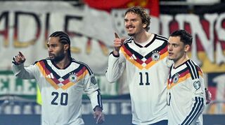 Nick Woltemade jubelt über eines seiner beiden Tore.