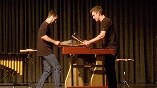 Das gemeinsame Spiel der beiden Musiker auf dem Marimbaphon begeisterte die Zuschauer.