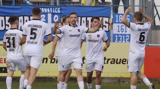 Jubel in Weiß: Der FSV Hollenbach gewinnt in Pforzheim.