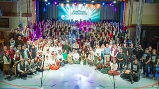 Rund 180 Personen wirkten an der Bühnenshow „Gasthaus Ambrosius“ in der Hainstadter Mehrzweckhalle mit.
