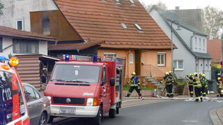 In Nassig kam es am Montagvormittag zu einem Zimmerbrand. Dabei konnte eine Person nur noch tot geborgen werden. Ein großes Aufgebot von Einsatzkräften war vor Ort und konnte den Brand zügig löschen.