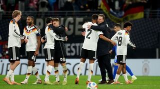 Alle erleichtert: Deutschland feiert das WM-Ticket.