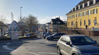 Zwischen den Kreisverkehren an der Post und dem Gasthaus „Reichsadler“ soll Tempo 30 eingeführt werden.