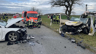 Ein Opel-Kombi und ein VW-Taxi kollidierten am Mittwochmorgen zwischen Dörrhof und Rosenberg zusammen.