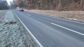 Auf einer Strecke von mehreren Kilometern lagen an der L 511 die Leitpfosten „flach“ – aus gutem Grund.