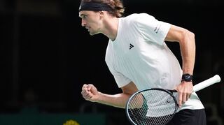 Alexander Zverev darf sich über einen knappen Viertelfinalsieg im Davis Cup freuen
