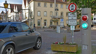 Wann werden die Poller am Deutschordenplatz künftig hochgefahren und die Ampel auf rot geschaltet? Der Gemeinderat konnte sich nicht entscheiden.