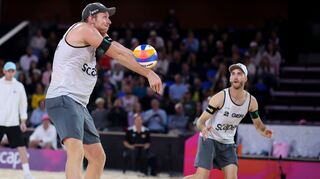 Nils Ehlers (l) und Clemens Wickler während des Halbfinalspiels der Beachvolleyball-WM.