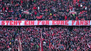 Ein Fan-Plakat in der Münchner Arena.