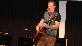 Der bayerische Musik-Kabarettist Vogelmayer sorgte mit seinem Programm für beste Stimmung