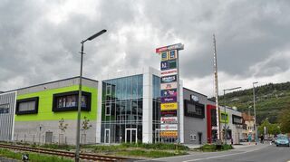 <p>Einen Wechsel hat es in der Leitung des Edeka-Marktes in der Bad Mergentheimer Mall gegeben. Seit einigen Tagen führt das Unternehmen den Laden in Eigenregie, wie den Fränkischen Nachrichten von mehreren gut unterrichteten Quellen bestätigt wurde.</p>