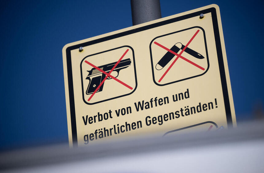 Würzburg: Weapons ban at train stations aims to increase security