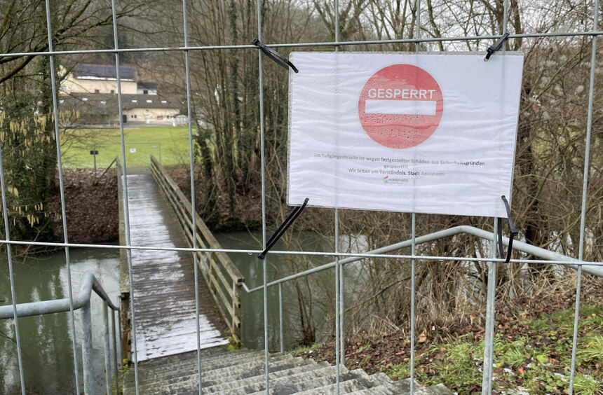 The condition of the Adelsheim bridges is actually this bad