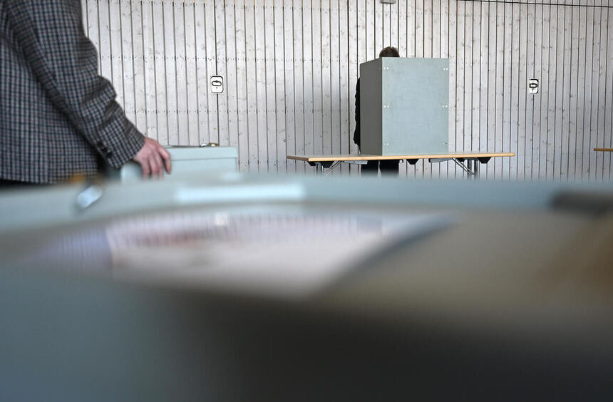 Unlawful electioneering in a polling booth in Künzelsau