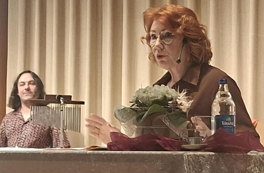 Bad Mergentheim: Schauspielerin Petra Frey liest aus ihrem Buch über die ...