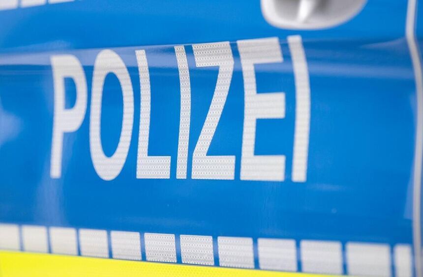 Car crashes into school bus in Untergruppenbach-Vorhof