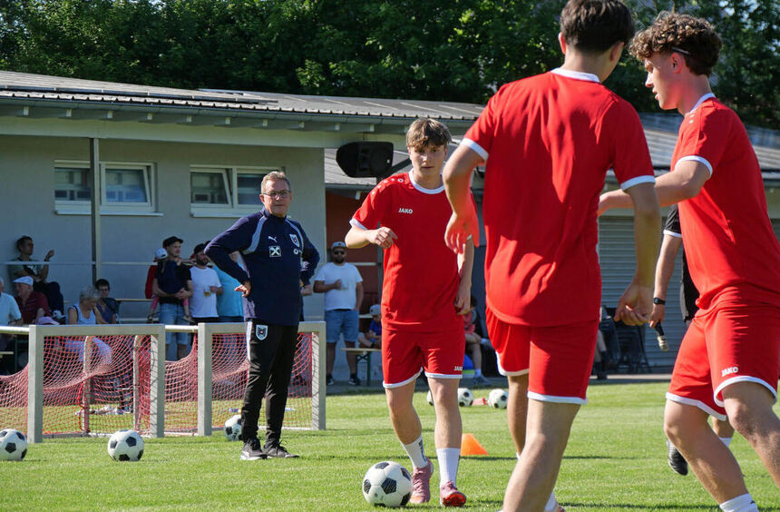 Ralf Rangnick in Mudau: Die WM im Kopf, die Jugend auf dem Platz