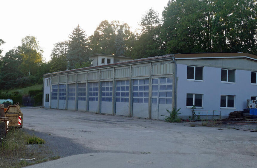Hall is being converted into a fire station for the Dertingen fire ...