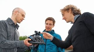 <p>Kamera auf dem Fahrradhelm: Andreas Pusch, Julian Rapp und Professor Jörn Hurtienne.</p>