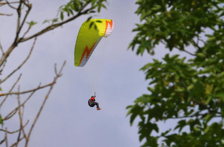 Gleitschirmflieger stirbt nach Absturz in Pfedelbach