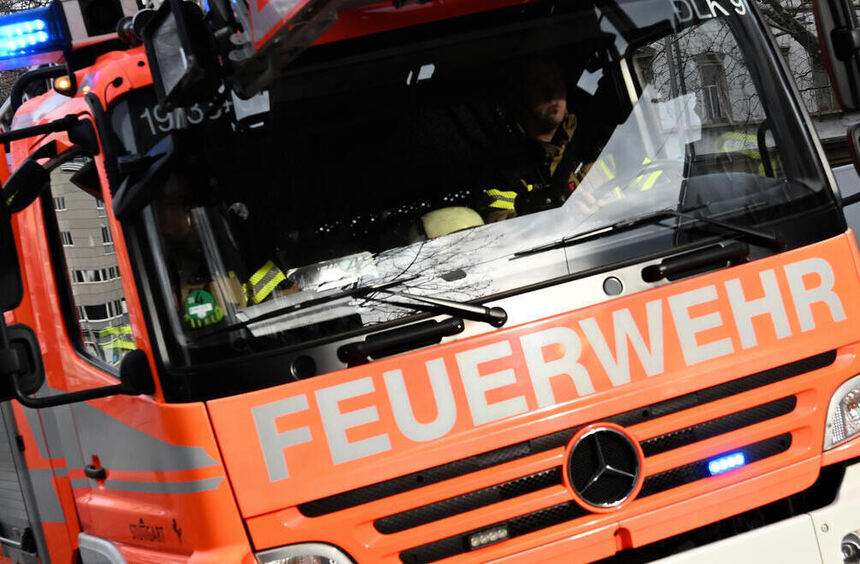 Porsche geht in der Porschestraße in Flammen auf