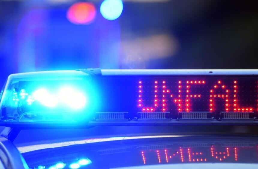 18-Jähriger fährt mit Mercedes durch die Grünanlage