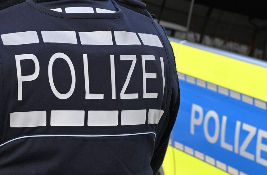 Mann beleidigt und schlägt Passanten in Aschaffenburg