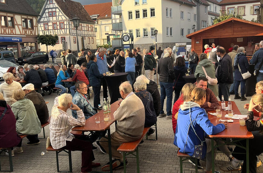 Erfolgreiche Premiere des neuen Federweißer- und Zwiebelkuchenfestes in ...