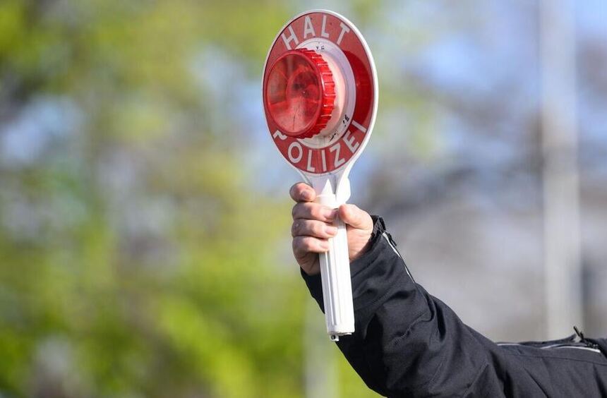 Police officer allegedly received over 246,000 euros
