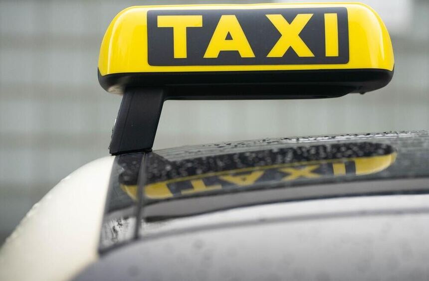 Passenger attacks taxi driver during the ride
