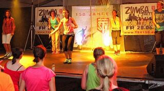 <p>Bei der Zumba-Fitness-Party am Freitagabend in Mudau waren über 400 Besucher in Bewegung.</p>