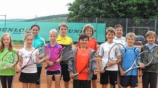 Die erfolgreiche Markelsheimer U-12-Mannschaft (hinten von links) Chantal Müller, Erik Kaltenecker, Jakob Schmieg, Julian Väth, vorne von links Maria Schieser, Alina Kreuser, Maaren Weiler, Kevin Müller, Pascal Hein, Julius Schieser. Es fehlen Christian Reich, Ralph Karres und Linus Pechmann.