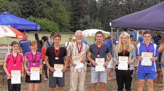 <p>Stolz sind die Sommerbiathleten des Schützenvereins Edelfingen auf die bei den Württembergischen Meisterschaft errungenen Medaillen (von links): Jana Spitznagel, Mareike Freund, Christian Öhm, Alfred Wolfart, Christoph Auer, Kathrin und Jonas Ulshöfer. Es fehlen auf dem Foto Timo Rupp und Moritz Vogt.</p>