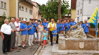 <p>Ständchen für den Rootzenbrunnen: Dreimal schon war er Vorlage für den Öwerläuder Orden.</p>