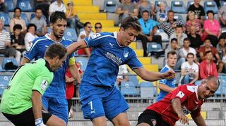 <p>Unmittelbar vor der Pause stoppten Keeper Florian Hickel und Benjamin Waldecker den anstürmenden Hoffenheimer Angreifer Sven Schipplock auf dessen Weg zum in dieser Szene durchaus möglichen 2:0.</p>