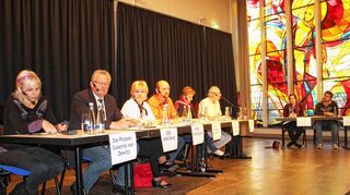 <p>Bei einer Podiumsdiskussion der ZGB im Joseph-Martin-Kraus Saal im Rahmen der "Juniorwahl" kam es zu regen Diskussionen zwischen Schülern und Bundestagskandidaten.</p>