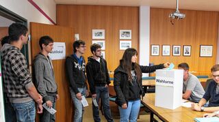 <p>Gewählt wurde an der ZGB schon am Donnerstag. Der Urnengang von rund 300 Schülern war ein Höhepunkt des Projekts "Juniorwahl".</p>