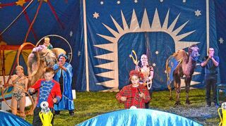 <p>Bei seinem Gastspiel in Buchen präsentierte der Zirkus Stefano dem Publikum eine bunte Mischung aus Show, Akrobatik und Zauberei.</p>