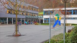 <p>Eine Schule im Umbruch: Mit neuen Unterrichtsformen und -angeboten will sich das Bildungszentrum Niederstetten an die geänderten Bedürfnisse anpassen.</p>