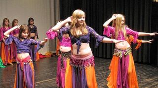 <p>Mit sorgsam einstudieren orientalischen Tänzen erfreute die Kinder-Bauchtanzgruppe der Tanzvilla Creglingen die Gäste der gut besuchten Gemeinde-Seniorenfeier in der Niederstettener "Alten Turnhalle".</p>