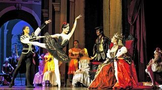 <p>Robert Balogh und das Mährische Theater "Olomouc" präsentieren am 10. Januar die Ballett-Inszenierung "Schwanensee" in der Buchener Stadthalle.</p>