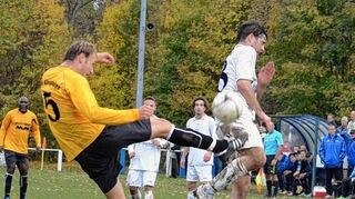 <p>Sascha Silberzahn (im Vordergrund) und Thomas Lotter werden sich beim Stadtderby am Samstag in Lauda wieder so manch packendes Duell liefern.</p>